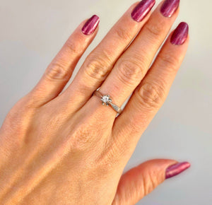 Ring vitguld med diamant på 0,11ct - Smyckesbanken