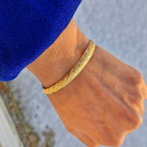 Stelt armband med mönster 18k guld - Smyckesbanken